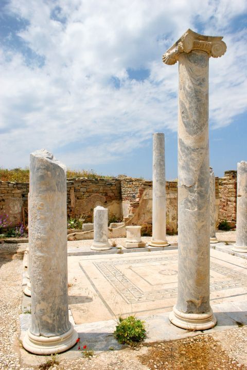 Delos Island: Ruins of a temple