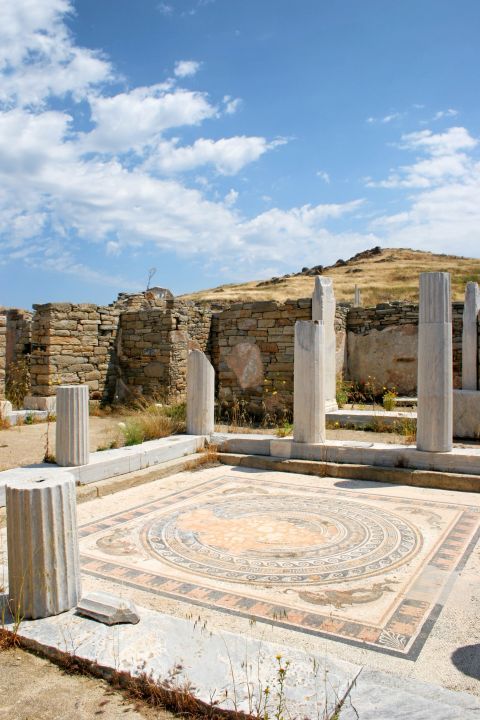 Delos Island: Ruins of an ancient temple