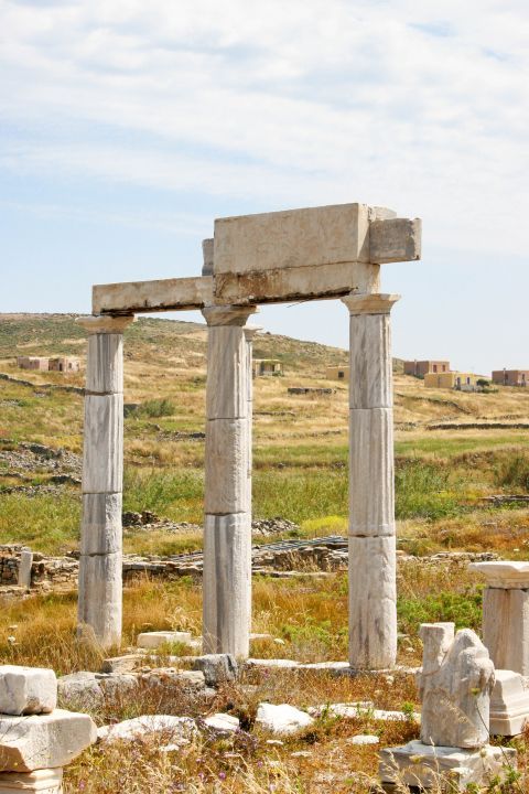 Delos Island: Ancient columns in Delos