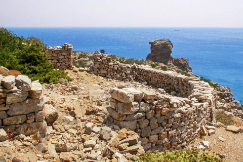 Saria Islet: Ruins from the antiquity and the Byzantine times are found on Saria islet.