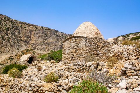Saria Islet: Ruins from the antiquity and the Byzantine times are found on Saria islet.