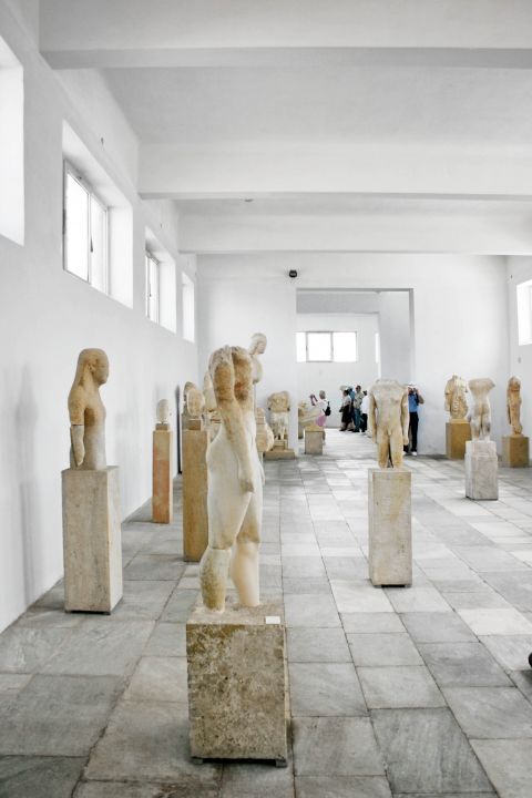 Delos Archaeological Museum: Statues in the Archaeological museum of Delos