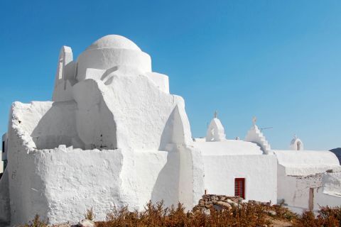 Panagia Paraportiani: The building of Panagia Paraportiani consists of five small churches