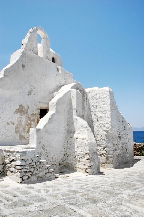 Panagia Paraportiani: The whitewashed church of Panagia Paraportiani in Mykonos
