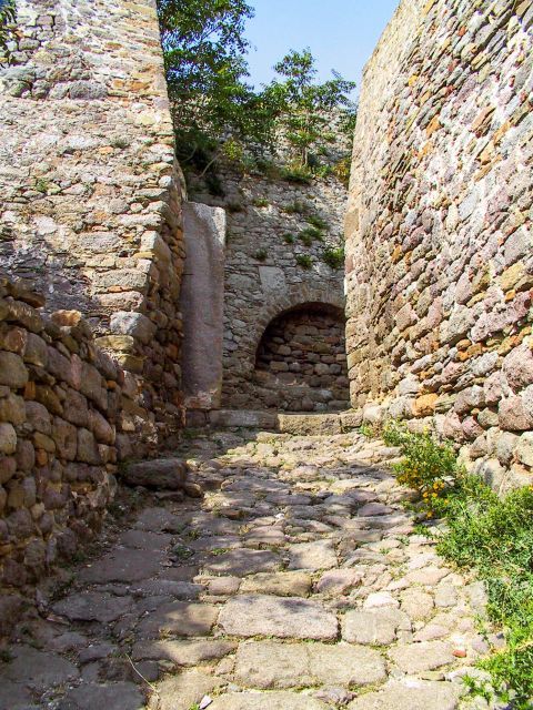 Byzantine Castle: Inside the walls, there are cisterns, remains of houses and an underground vaulted room.