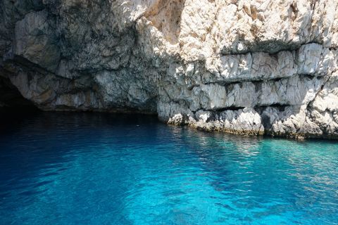 Fokospilia Cave: Turquoise waters 