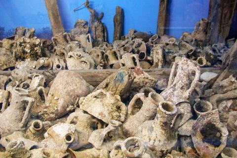 Sea World Museum: Amphorae vases, found in the sea bottom.