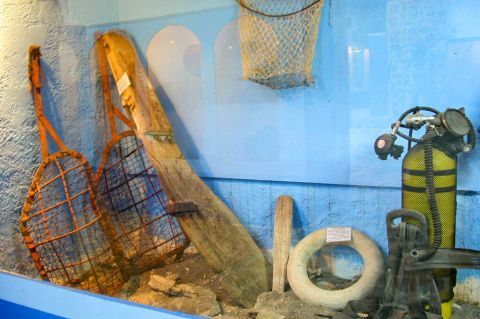 Sea World Museum: Diving equipment.