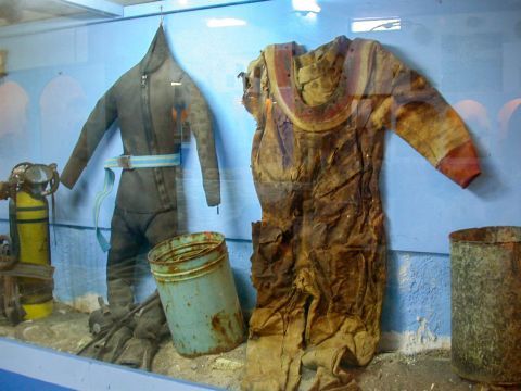 Sea World Museum: Diving suits