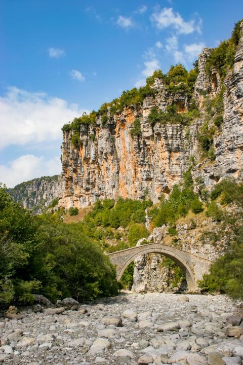 Vikos Gorge: One of the traditional bridges of the area.
