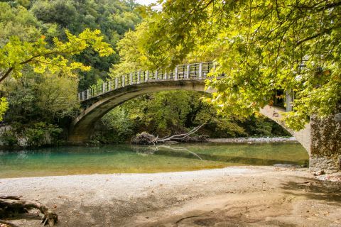 Voidomatis River: The traditional stone bridges are the trademark of the area.
