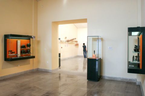 Archaeological Museum: Bronze items that date to the late Geometric and early Archaic periods.