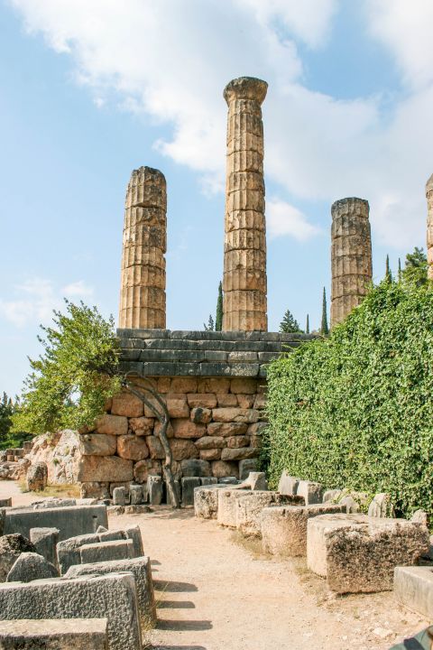 Apollo Temple: Columns and constructions made of stone.