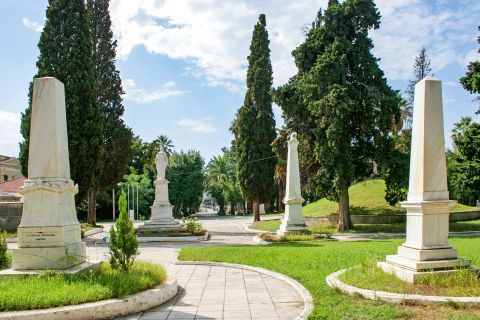Garden of Heroes: This place is dedicated to the heroes of the Greek Revolution.