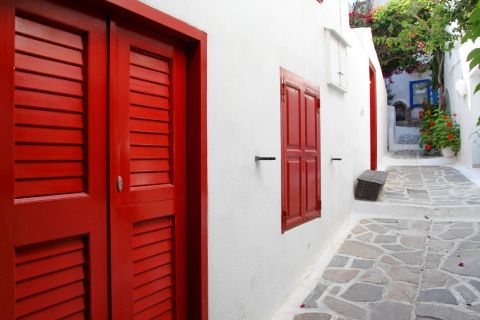 Kastro (Castle): Red-colored doors and windows of whitewashed buildings