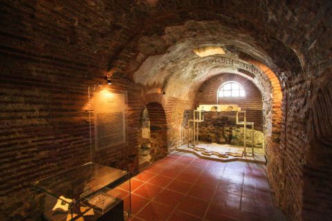 Church of Agios Dimitrios: Some articles that survived the 5th-century fire are kept in this crypt.