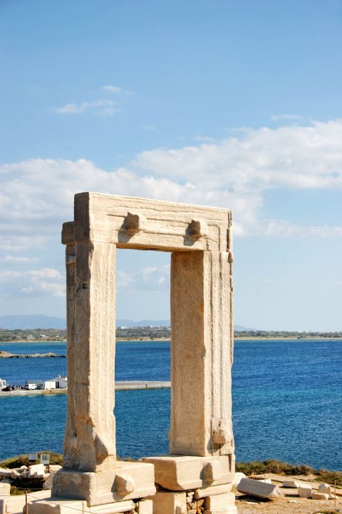 Portara (or Temple Of Apollo): The Portara, or the Great Door