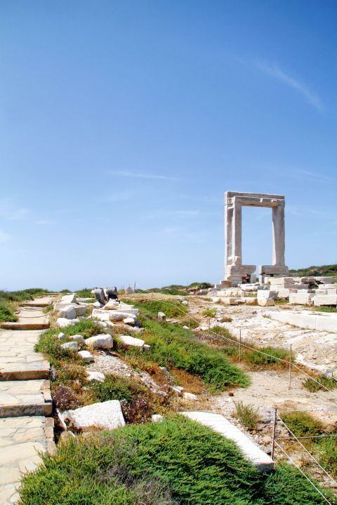 Portara (or Temple Of Apollo): The unspoiled surroundings of Portara