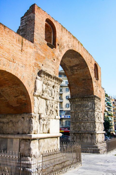 Galerius Arch: Kamara is a popular passageway and meeting point in Thessaloniki.
