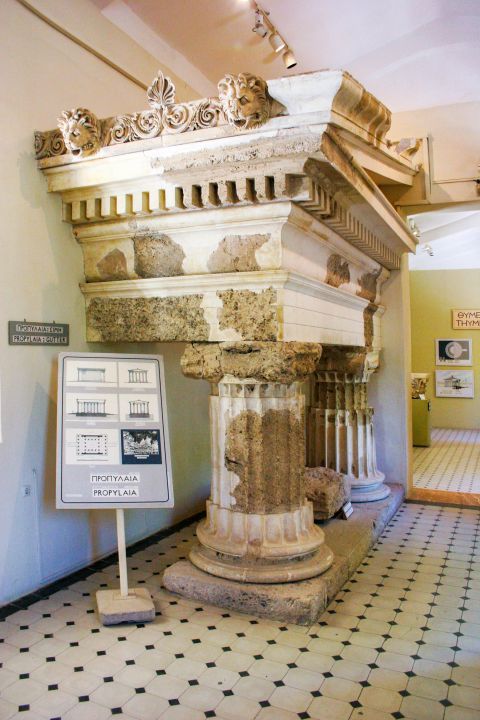 Archaeological Museum: In the rooms of the museum there are exhibits from the Archaic till the Roman times.