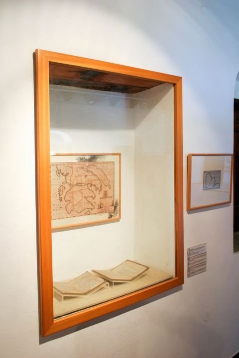 Historical Museum: Manuscripts and observations of travelers.