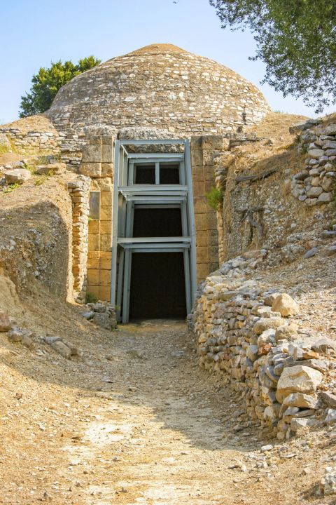 Peristeria Archaeological Site: The tombs with their beehive-shaped burial chambers have a typical circular chamber with a corbelled roof.
