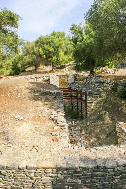 Peristeria Archaeological Site: In this site many important Mycenaen findings have been uncovered, like vaulted graves, palaces and residencies.