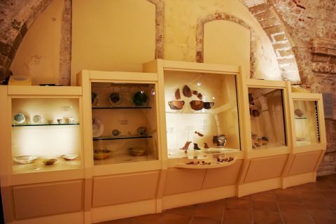 Archaeological Museum: Some items used in daily life.