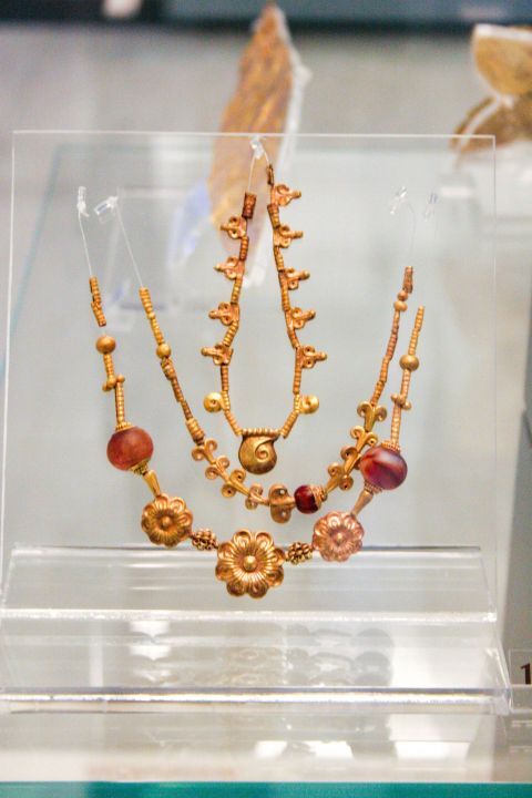 Archaeological Museum: Golden jewelry.