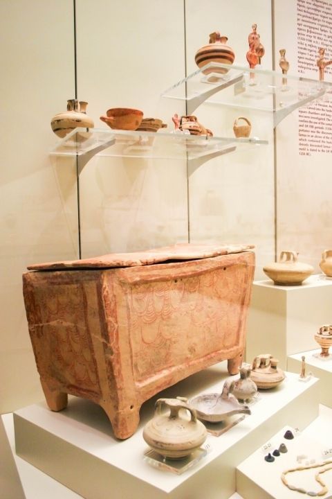 Archaeological Museum: Pots, vases and other objects of the every day life are found in this museum.