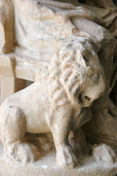 Apiranthos Archaeological Museum: A lion carved on marble