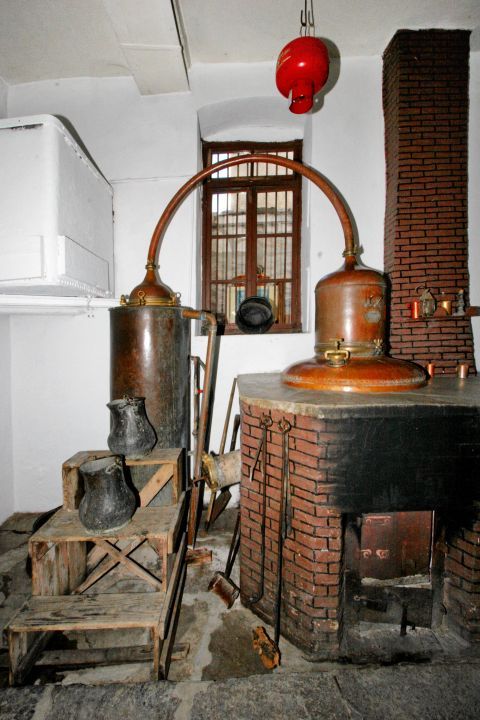 Vallindras Distillery: A fireplace and old machinery