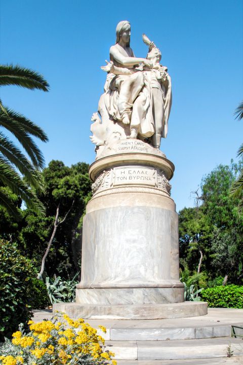 Zappeion: Statue showing Greece crowning Lord Byron outside The Zappeion Gardens
