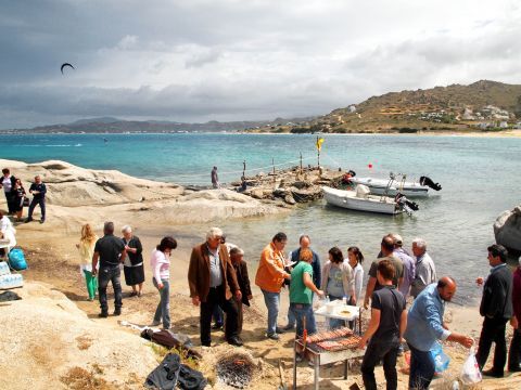 Panagia Parthena Islet: Preparing food by the seaside for the feast of Panagia