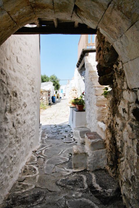 Kastro (castle): A narrow, paved path