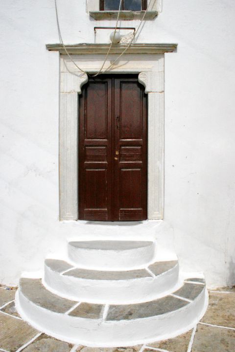 Panagia Protothrone: The wooden gates of the church