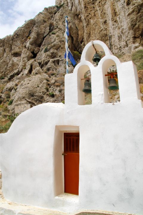 Panagia Katefiani: Outside the church of Panagia Katefiani in Santorini