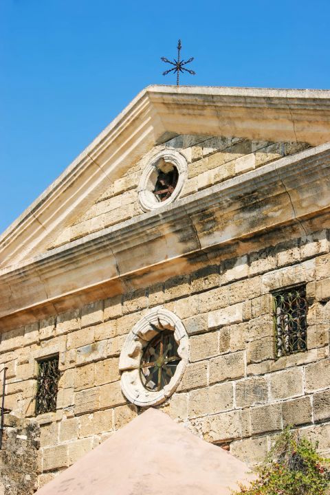 Church of Agios Nikolaos Molos: The church of Agios Nikolaos Molos is the only building of Venetian style that survived the earthquake of 1953.