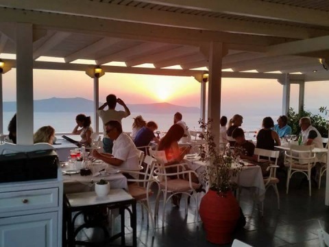 Bars, Cafes and Clubs in Santorini