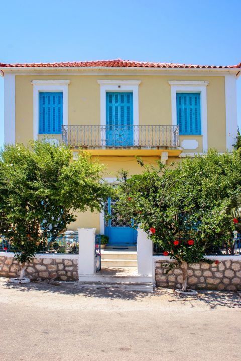 Fiscardo: A picturesque, colorful mansion