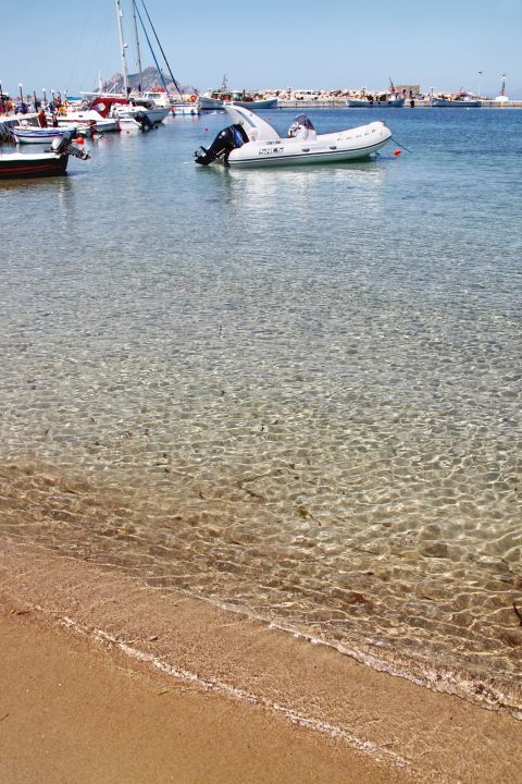 Aegiali Beach: Small boats floating on the clear waters of Aegiali beach