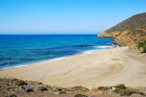 Megas Potamos: An unspoiled place with blue waters