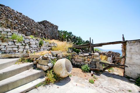 Chorio: Stone built ruins