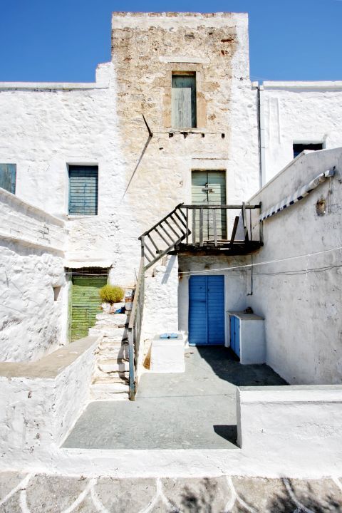 Chorio: An old whitewashed house
