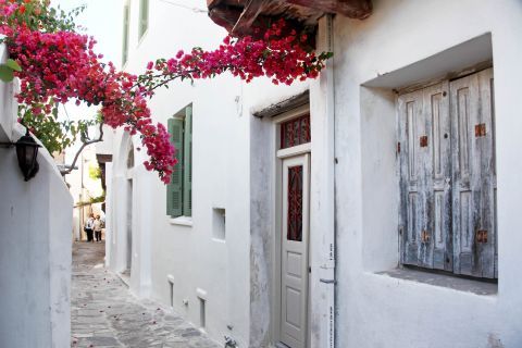 Town: A vintage Cycladic corner