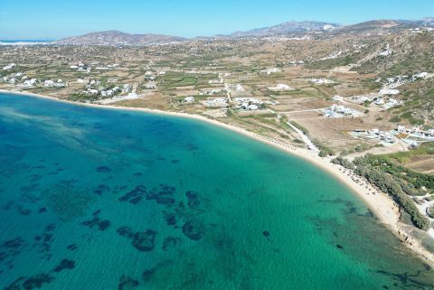 Orkos: Aerial view of Orkos and Plaka beach