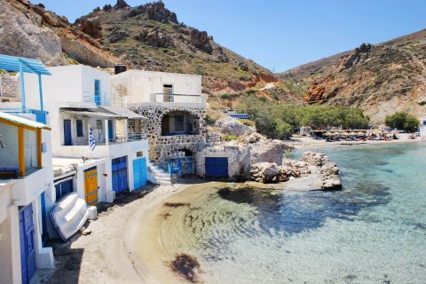 Firopotamos: Cycladic buildings at the seaside