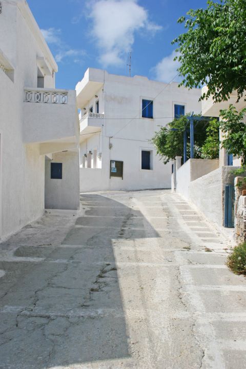 Chora: Cycladic neighborhood