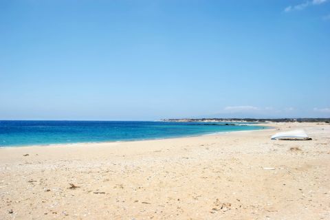 Pyrgaki: Blue waters and white sand