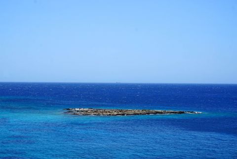 Tsigouri: Little islet in front of Tsigouri